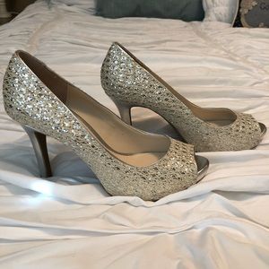 Audrey Brooke 7.5 Gold & Silver Glitter heel